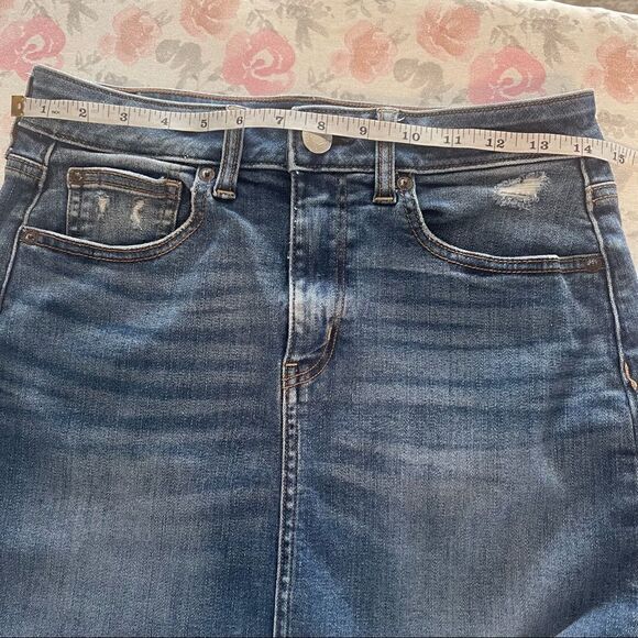 American Eagle Outfitters- Distressed Frayed Hem Mini Denim Skirt, Size 6 - Picture 10 of 10